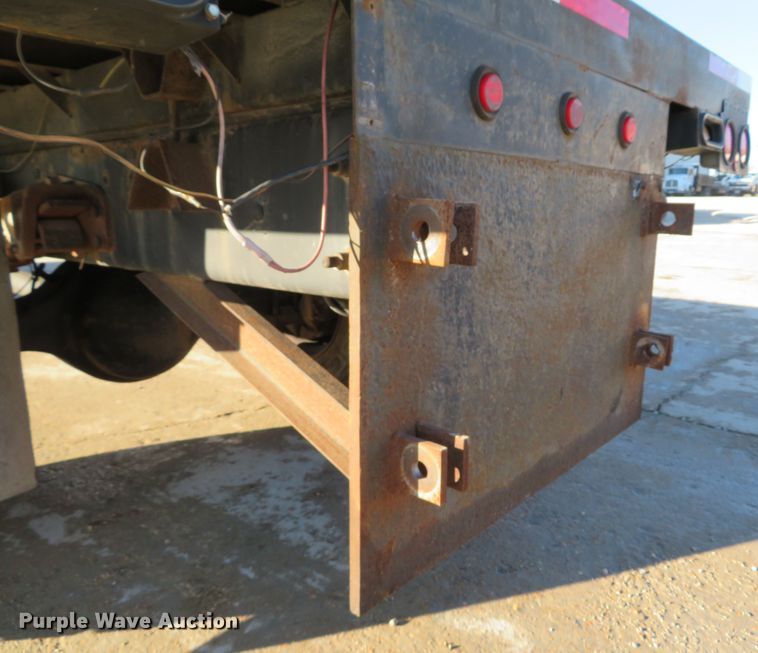 image for item GI9028 2005 International 4200 flatbed truck