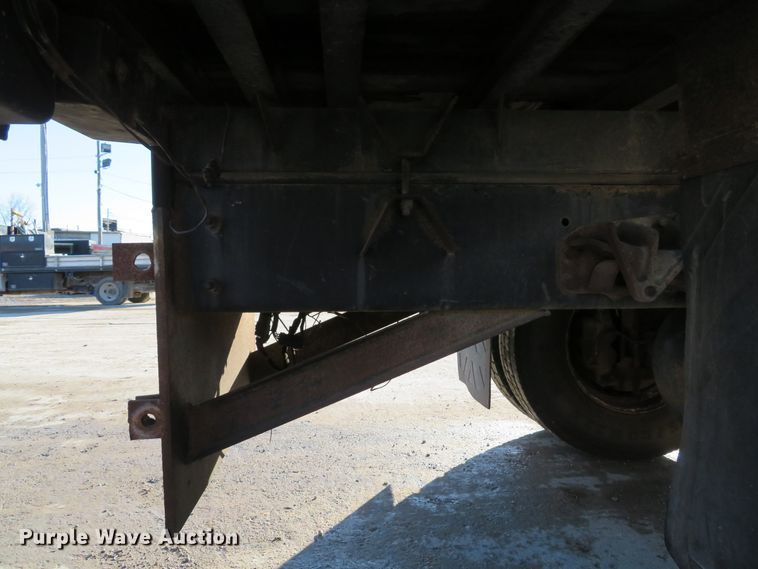 image for item GI9028 2005 International 4200 flatbed truck