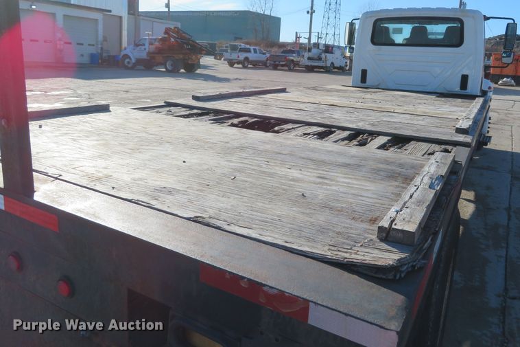 image for item GI9028 2005 International 4200 flatbed truck