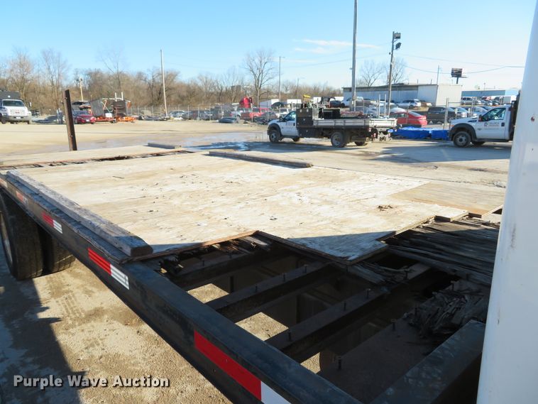 image for item GI9028 2005 International 4200 flatbed truck