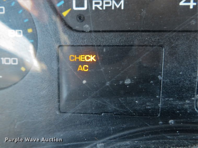 image for item GI9028 2005 International 4200 flatbed truck