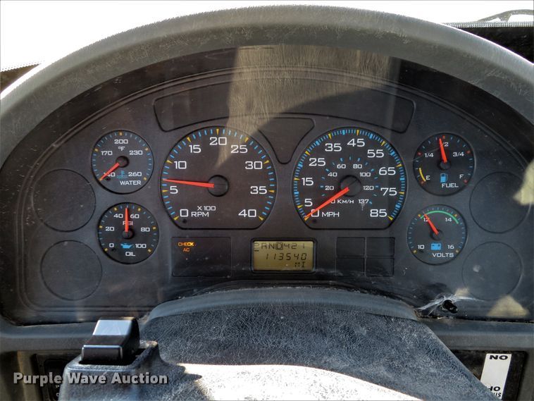 image for item GI9028 2005 International 4200 flatbed truck