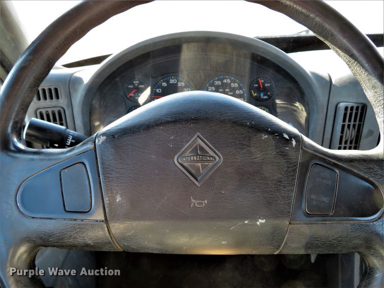 image for item GI9028 2005 International 4200 flatbed truck