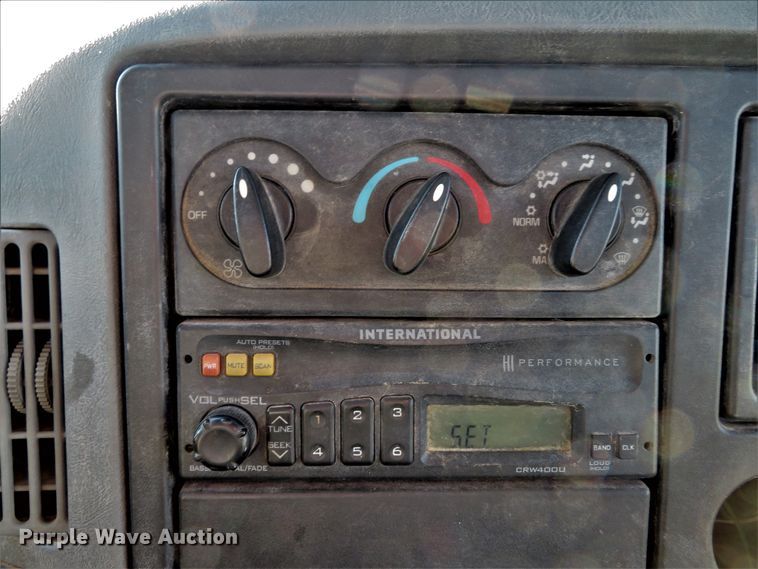 image for item GI9028 2005 International 4200 flatbed truck