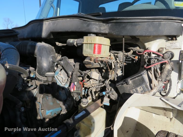 image for item GI9028 2005 International 4200 flatbed truck