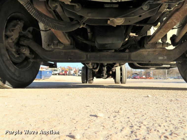 image for item GI9028 2005 International 4200 flatbed truck