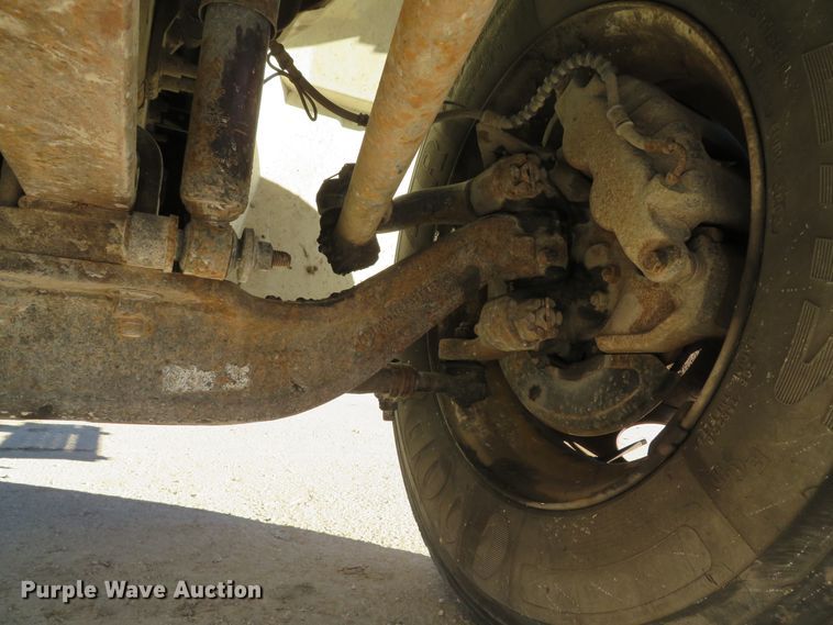 image for item GI9028 2005 International 4200 flatbed truck