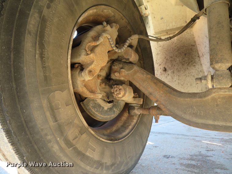 image for item GI9028 2005 International 4200 flatbed truck