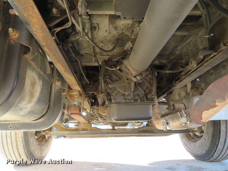 image for item GI9028 2005 International 4200 flatbed truck