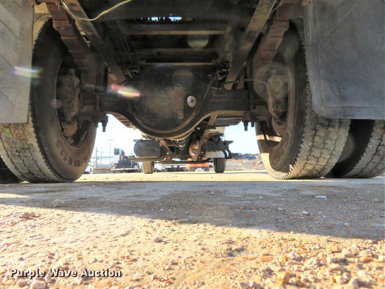 image for item GI9028 2005 International 4200 flatbed truck