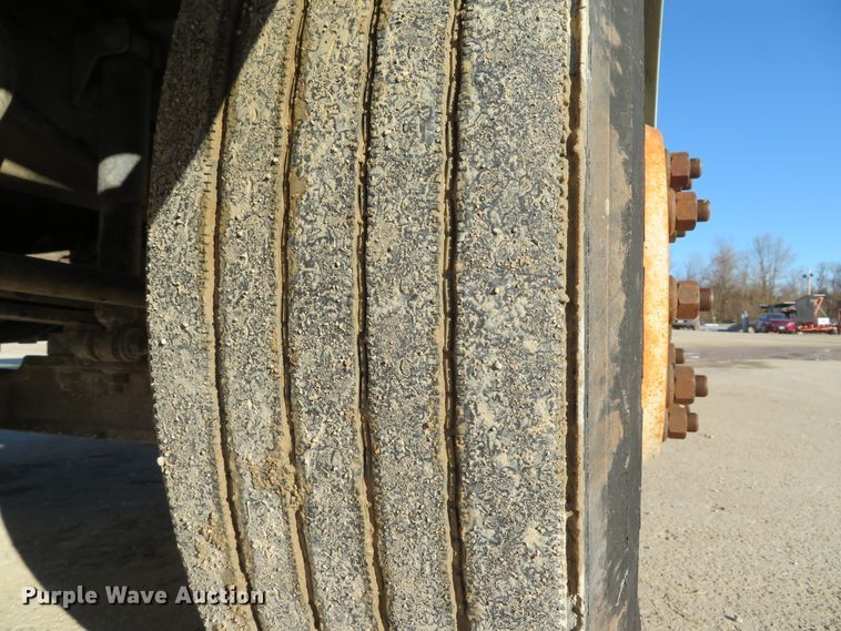 image for item GI9028 2005 International 4200 flatbed truck