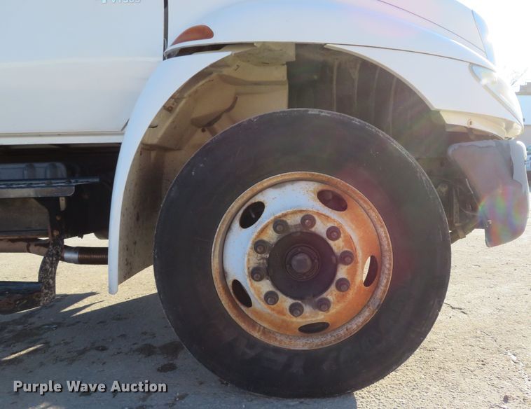 image for item GI9028 2005 International 4200 flatbed truck