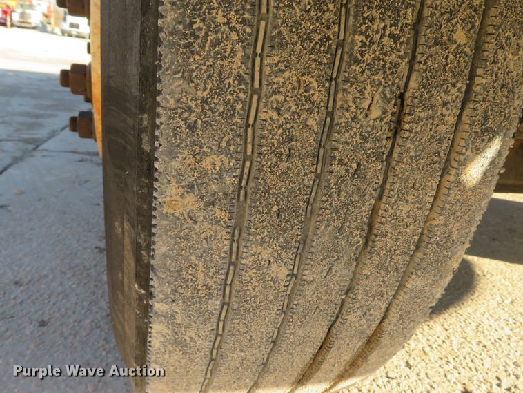 image for item GI9028 2005 International 4200 flatbed truck