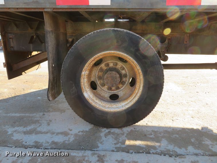 image for item GI9028 2005 International 4200 flatbed truck