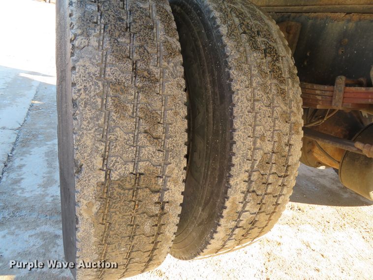 image for item GI9028 2005 International 4200 flatbed truck