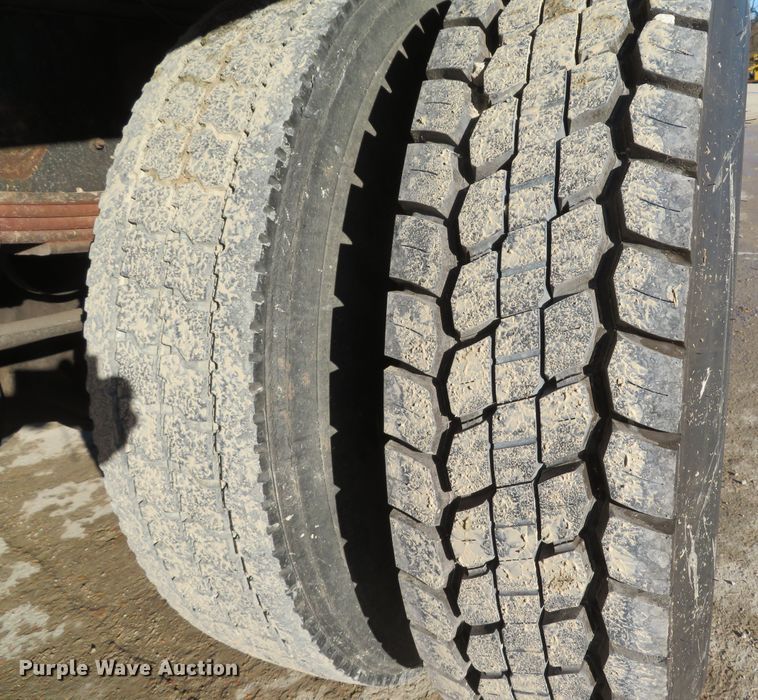 image for item GI9028 2005 International 4200 flatbed truck