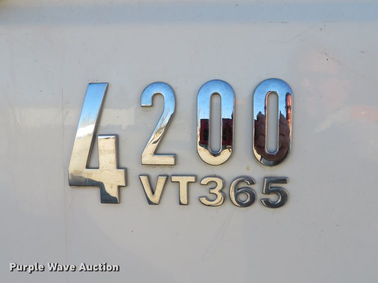 image for item GI9028 2005 International 4200 flatbed truck