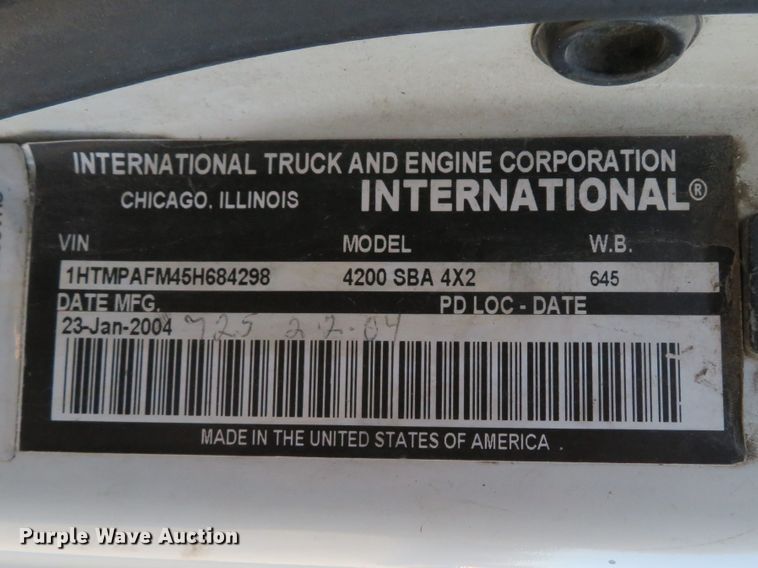 image for item GI9028 2005 International 4200 flatbed truck