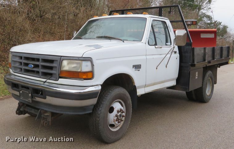 image for item GI9031 1997 Ford F350 XL flatbed pickup truck