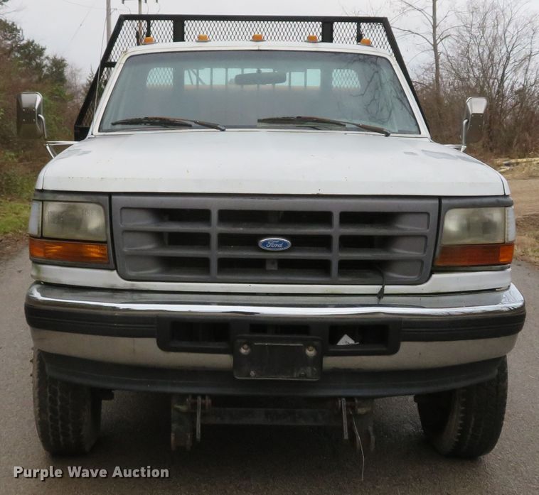 image for item GI9031 1997 Ford F350 XL flatbed pickup truck