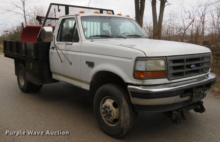 image for item GI9031 1997 Ford F350 XL flatbed pickup truck