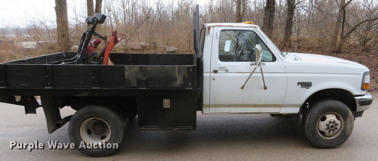 image for item GI9031 1997 Ford F350 XL flatbed pickup truck