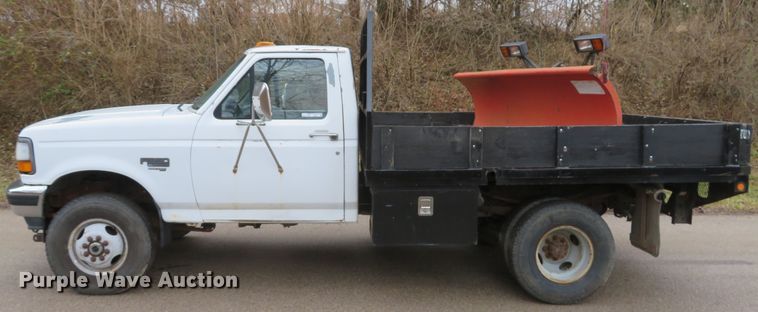 image for item GI9031 1997 Ford F350 XL flatbed pickup truck