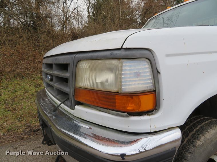 image for item GI9031 1997 Ford F350 XL flatbed pickup truck