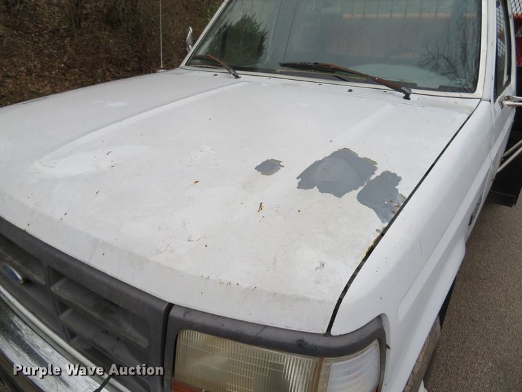 image for item GI9031 1997 Ford F350 XL flatbed pickup truck