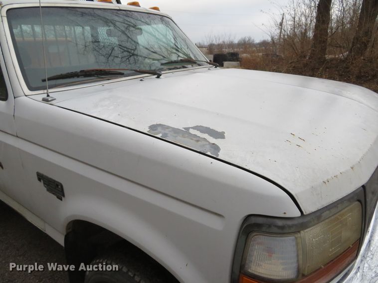 image for item GI9031 1997 Ford F350 XL flatbed pickup truck