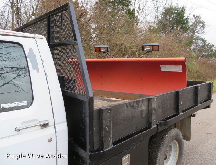 image for item GI9031 1997 Ford F350 XL flatbed pickup truck