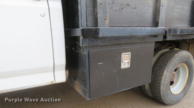 image for item GI9031 1997 Ford F350 XL flatbed pickup truck