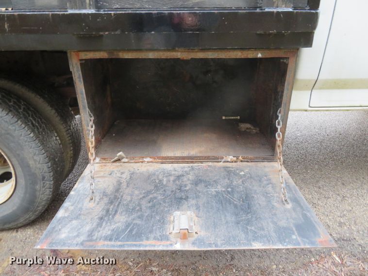 image for item GI9031 1997 Ford F350 XL flatbed pickup truck