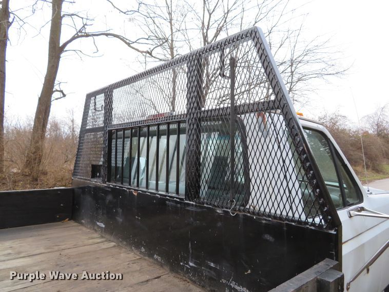 image for item GI9031 1997 Ford F350 XL flatbed pickup truck