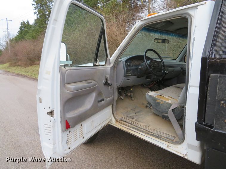 image for item GI9031 1997 Ford F350 XL flatbed pickup truck