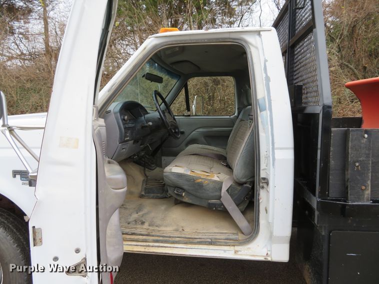 image for item GI9031 1997 Ford F350 XL flatbed pickup truck