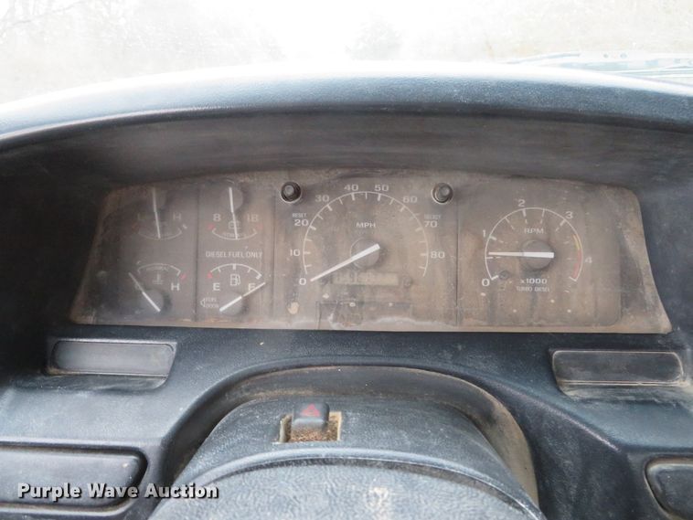 image for item GI9031 1997 Ford F350 XL flatbed pickup truck