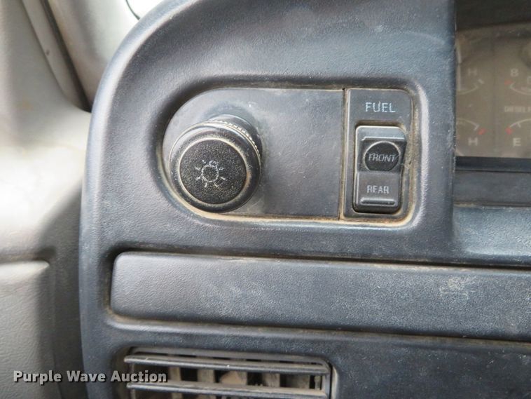 image for item GI9031 1997 Ford F350 XL flatbed pickup truck