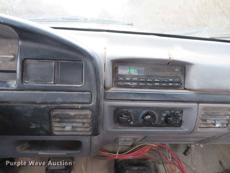 image for item GI9031 1997 Ford F350 XL flatbed pickup truck