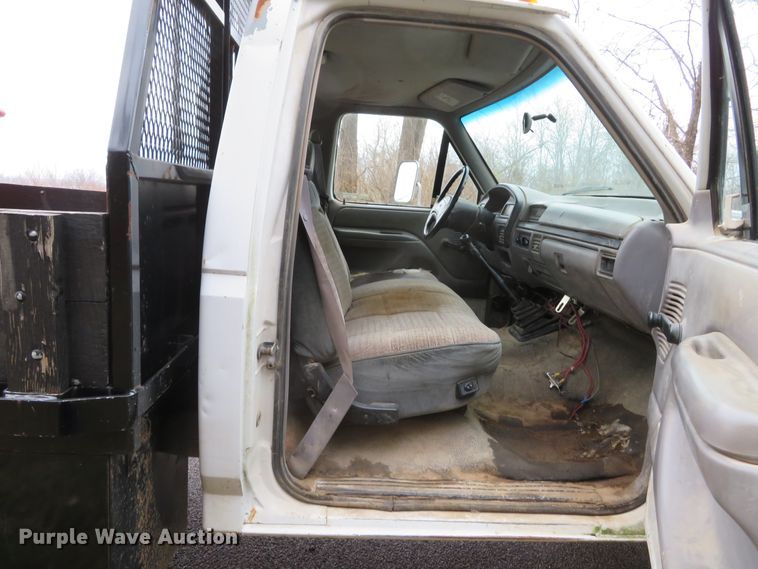 image for item GI9031 1997 Ford F350 XL flatbed pickup truck