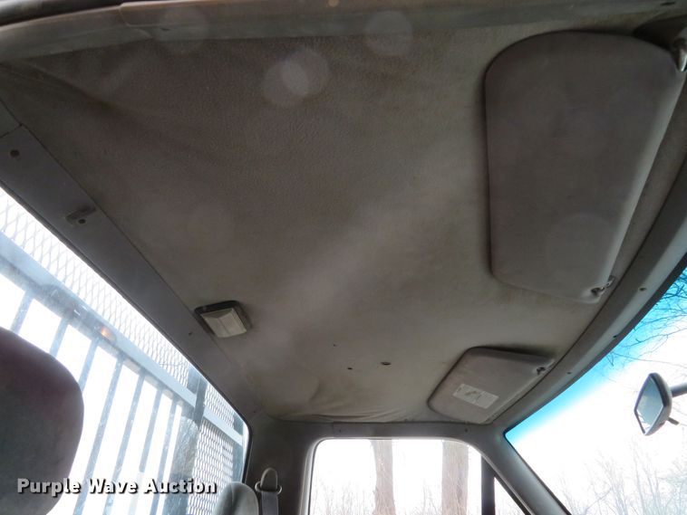 image for item GI9031 1997 Ford F350 XL flatbed pickup truck