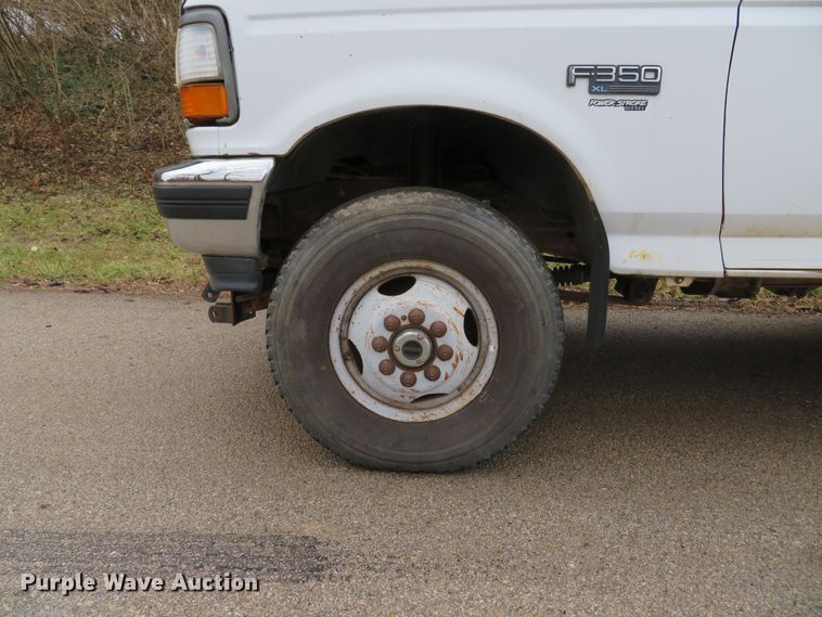 image for item GI9031 1997 Ford F350 XL flatbed pickup truck