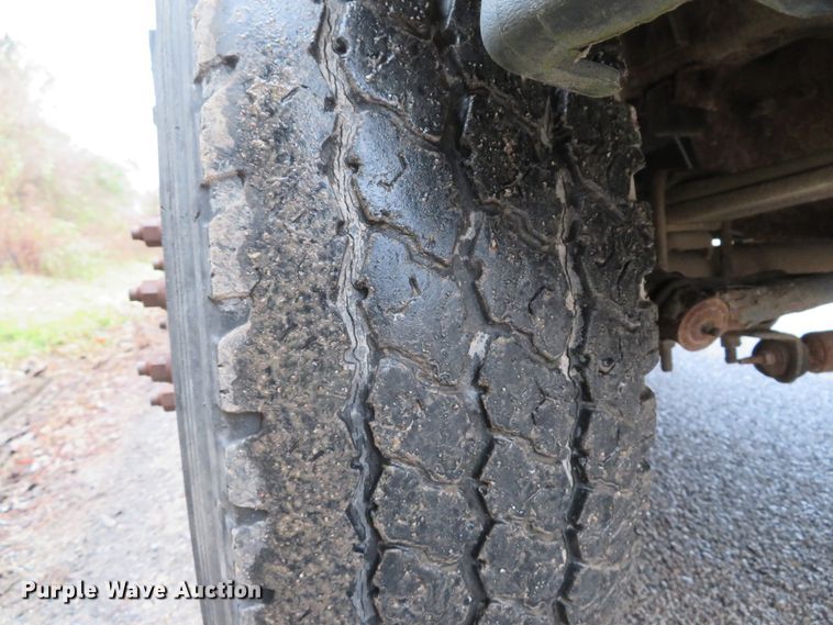 image for item GI9031 1997 Ford F350 XL flatbed pickup truck