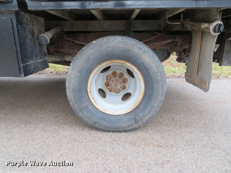 image for item GI9031 1997 Ford F350 XL flatbed pickup truck