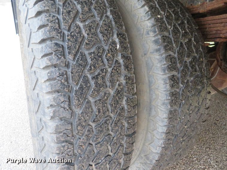 image for item GI9031 1997 Ford F350 XL flatbed pickup truck