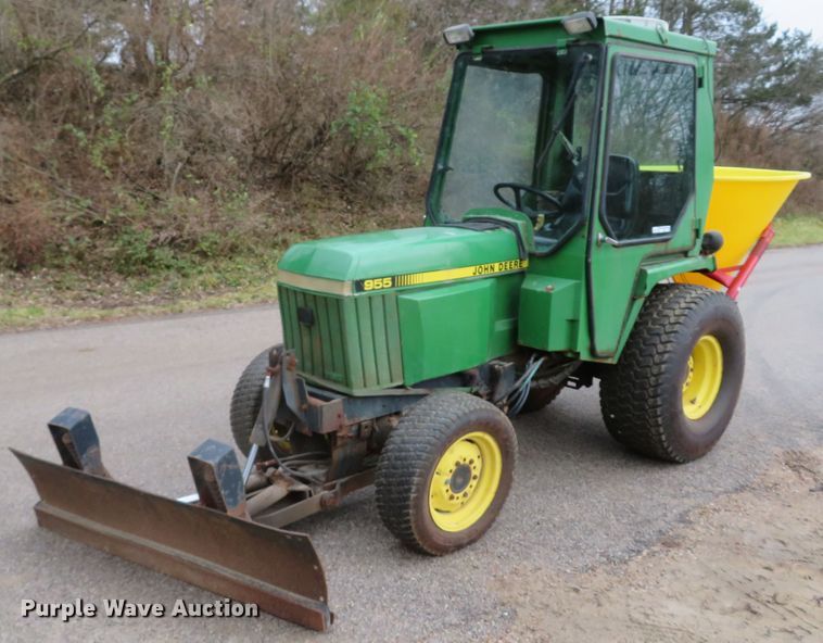 image for item GI9032 1993 John Deere 955 HFWD tractor