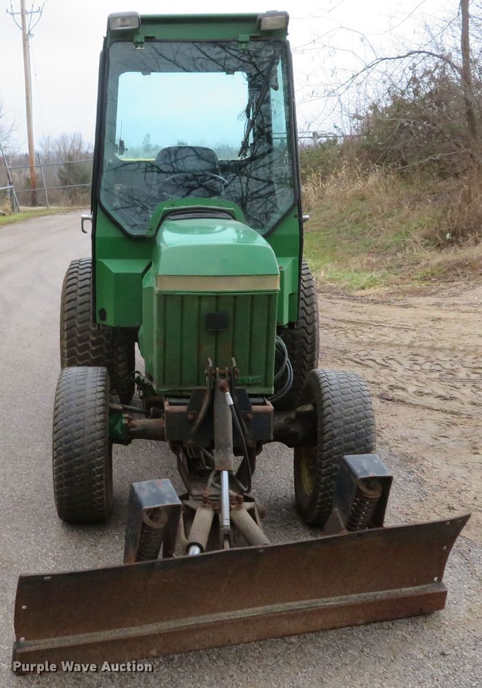 image for item GI9032 1993 John Deere 955 HFWD tractor