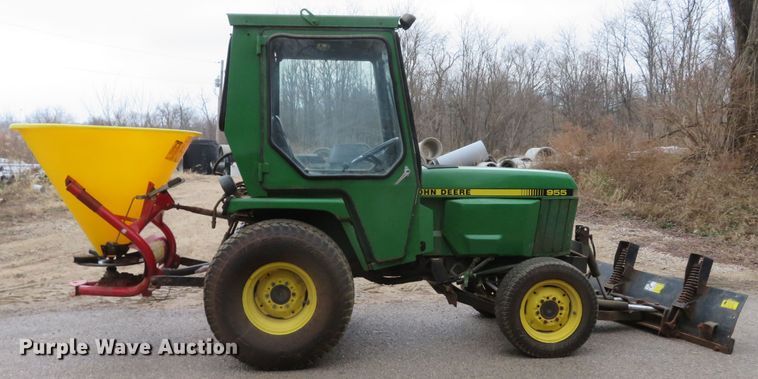 image for item GI9032 1993 John Deere 955 HFWD tractor