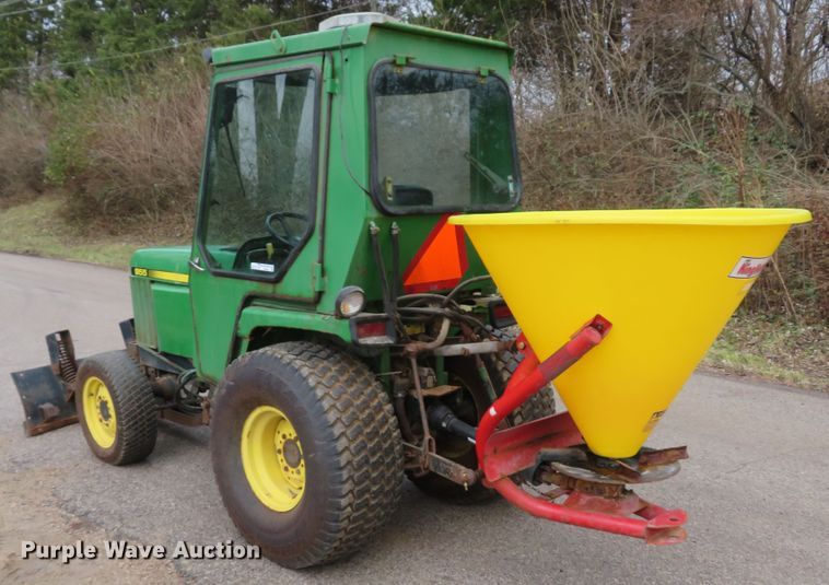 image for item GI9032 1993 John Deere 955 HFWD tractor