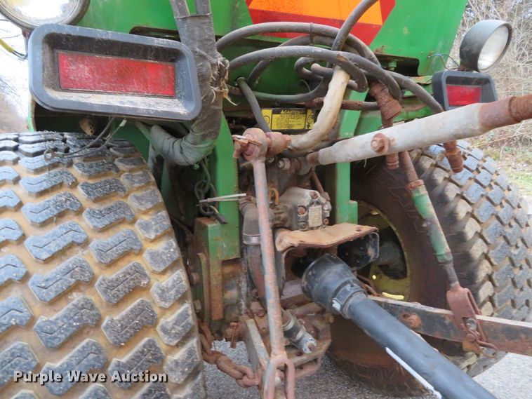 image for item GI9032 1993 John Deere 955 HFWD tractor